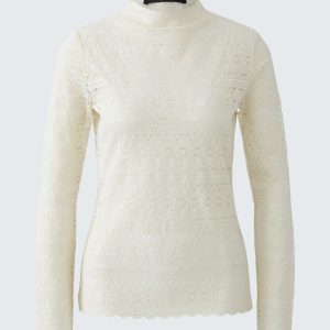 Chandail en dentelle à col montant