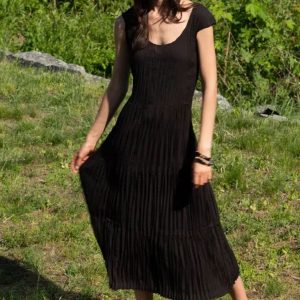 Robe longue en tissu plissé