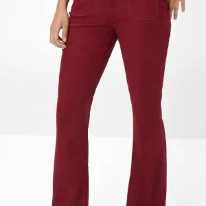 Pantalon ajusté à la coupe moderne