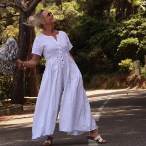 La combi India en lin blanc - fourche courte adaptée jusqu'à 1m63